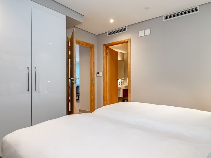 Snug Under the Penthouses - Photo 8