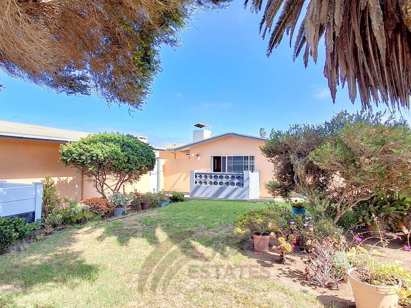 Golden Oldie For Sale in Vineta,Swakopmund - Photo 2