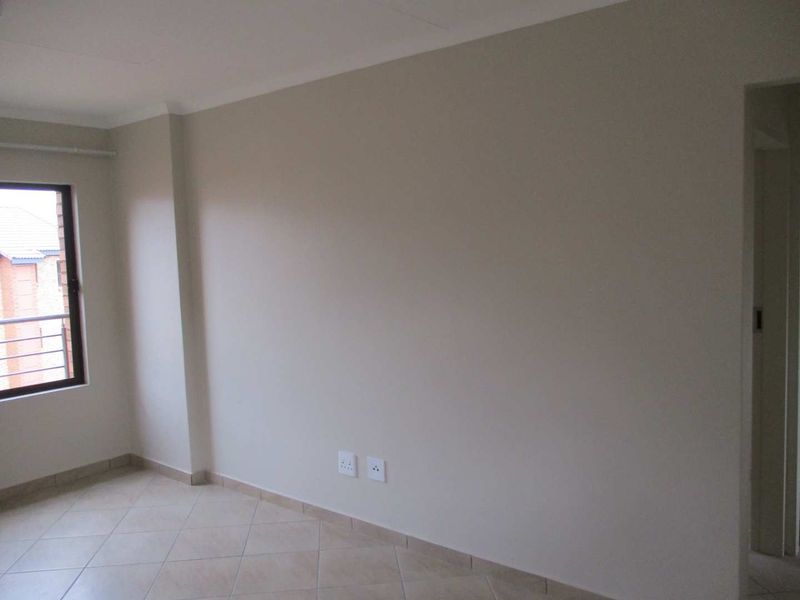 2 BEDROOM FLAT TO RENT IN PHILIP NEL PARK - Photo 10