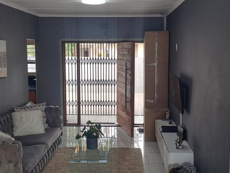 Step into this spacious and well-appointed 4-bedroom home, designed for comfortable family living and effortless entertaining. - Photo 4