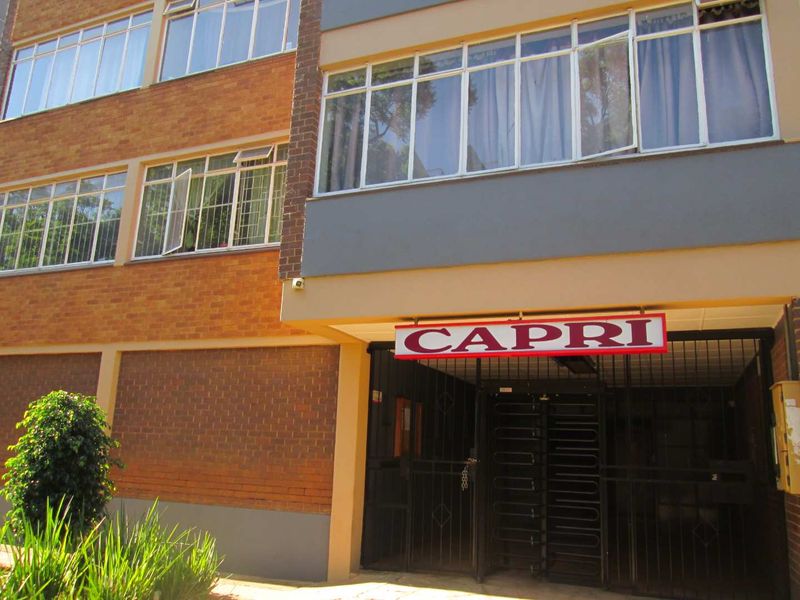 VERY NEAT AND BEAUTIFUL [ 1.5 ] ONE AND HALF BEDROOMS APARTMENT FOR SALE IN SUNNYSIDE PRETORIA BARGAIN . - Photo 2
