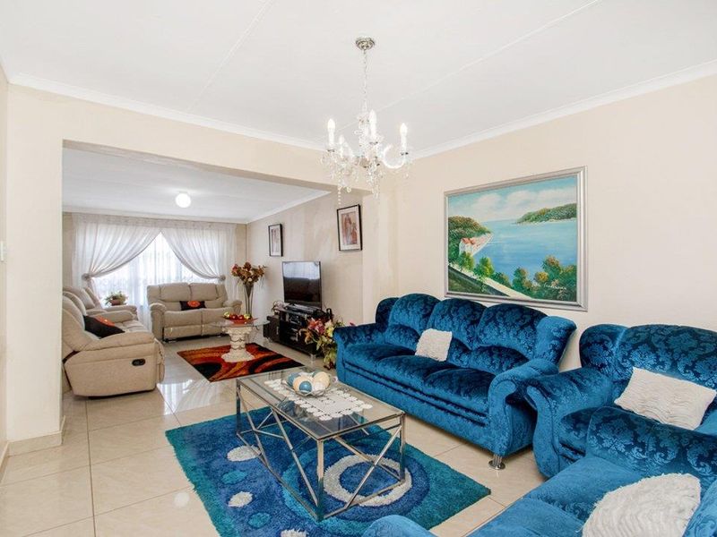 Neat 3 bedroom 1 bathroom home for sale in Westbury Johannesburg - Photo 3