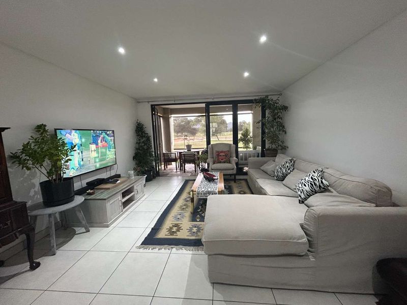 2 Bedroom unit in Omeya Village with exquisite views - Photo 3