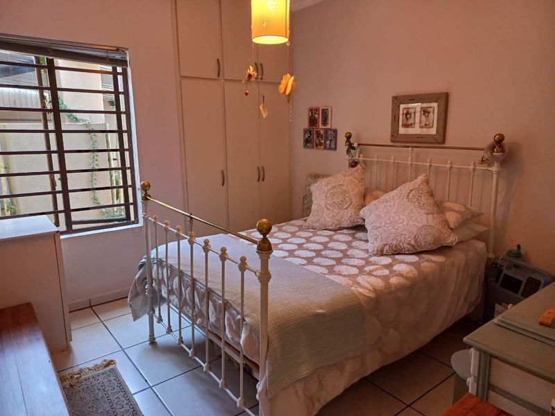 Stunning, sturdy house in popular area - Photo 10
