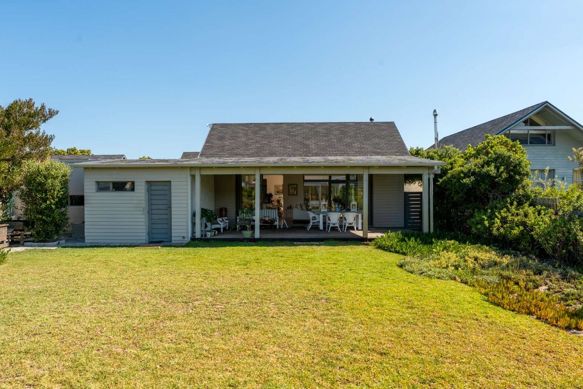Family Home in Lake Michelle Eco Estate - Photo 3