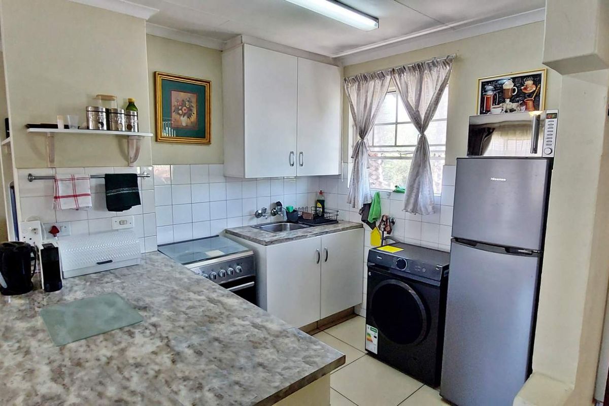 Refurbished 2 Bed Corner Unit. - Photo 5