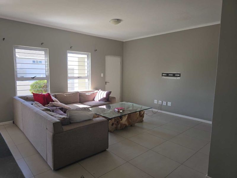 Elegant Family Living in Coral Wood Village Estate – Spacious 3-Bedroom Home with Double Garage and Private Garden in Blue Hills, Midrand - Photo 2