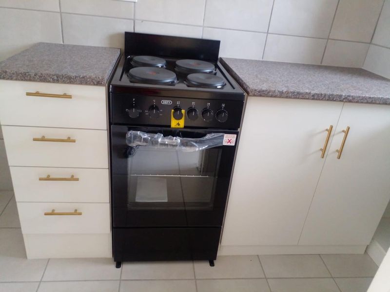 Newly Renovated Flat – Great Location & Move-In Ready! - Photo 4