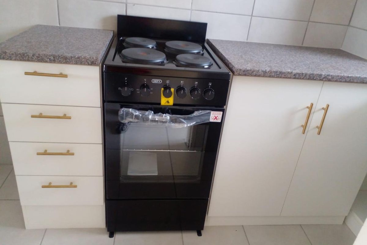 Newly Renovated Flat – Great Location & Move-In Ready! - Photo 4