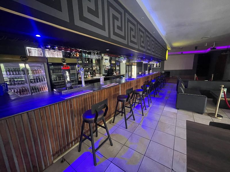 Hendra - Bar / Tote / Restaurant Opportunity To Let – Red Hill Shopping Centre - Photo 2