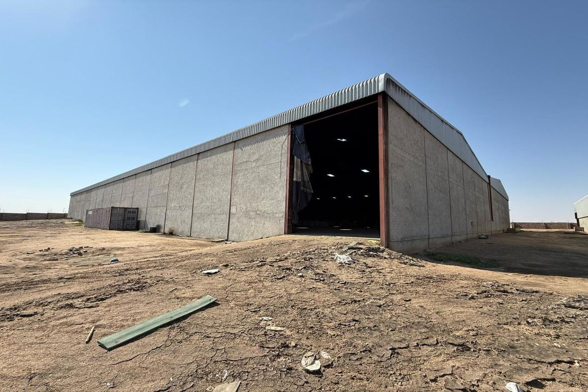 Large Industrial Property For Sale in Arandis - Photo 4