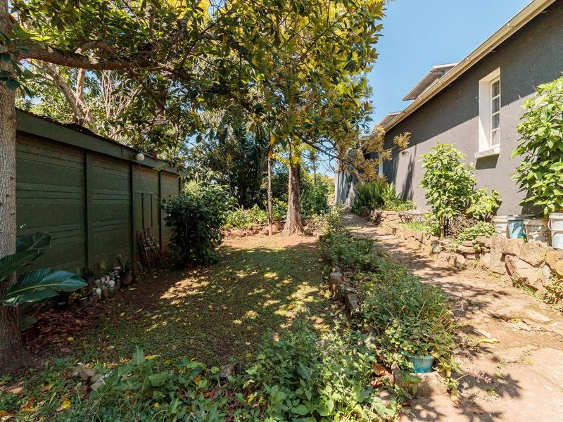 BEAUTIFUL DOUBLE-STOREY PROPERTY WITH POTENTIAL - BUSINESS AND COMMERCIAL ZONING - Photo 10