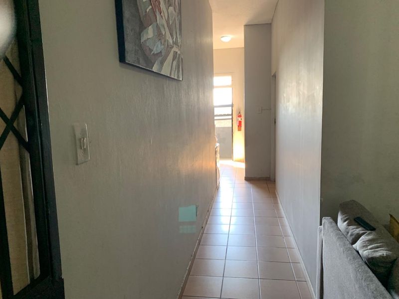 **Spacious and Conveniently Located 2-Bedroom Apartment Near Johannesburg CBD - Photo 9