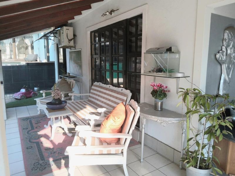 Immaculate 3 bedroom 4 bathroom home for sale in sought after Somerset Park - Photo 6