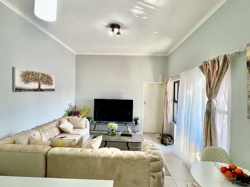 Lovely Upmarket One Bedroom Apartment in Modderfontein Up for a Grab! - Photo 5