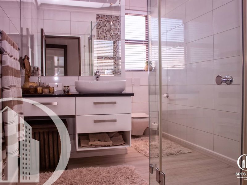 An amazing property with one-of-a-kind features - Photo 3