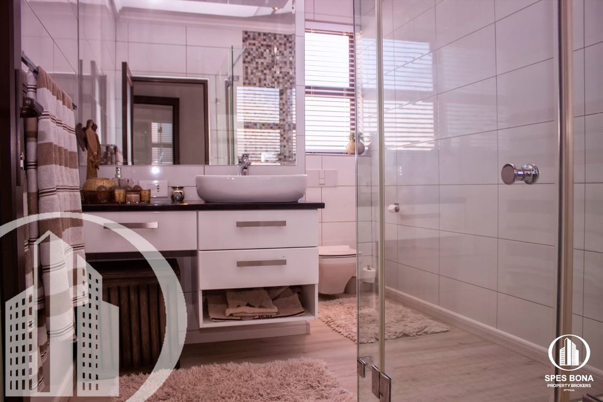 An amazing property with one-of-a-kind features - Photo 3