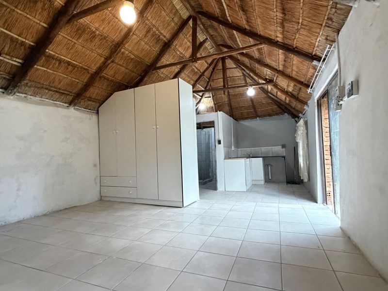 Bachelor Cottage to Rent in Sunward Park, Boksburg - Photo 2