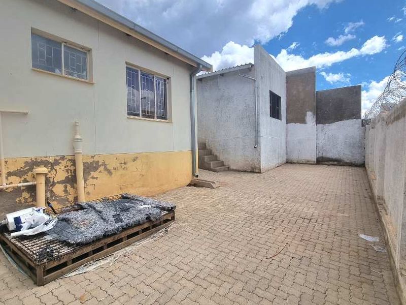HOUSE FOR SALE - GREENWELL, KATUTURA - Photo 3