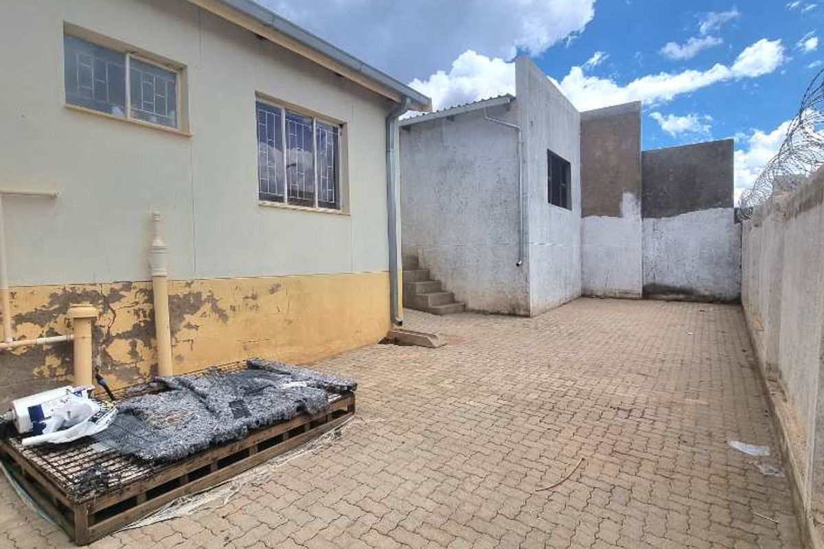 HOUSE FOR SALE - GREENWELL, KATUTURA - Photo 3