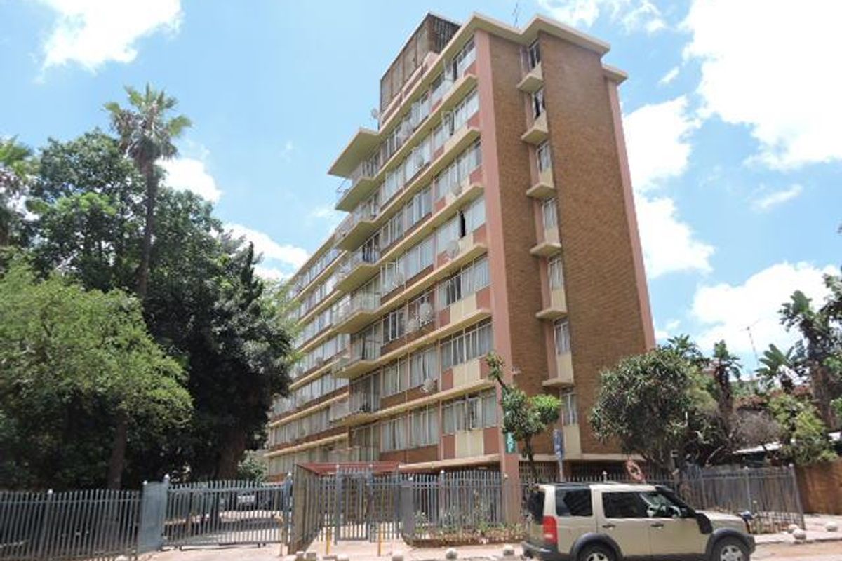 BACHELOR FLAT TO RENT IN SUNNYSIDE - Photo 2