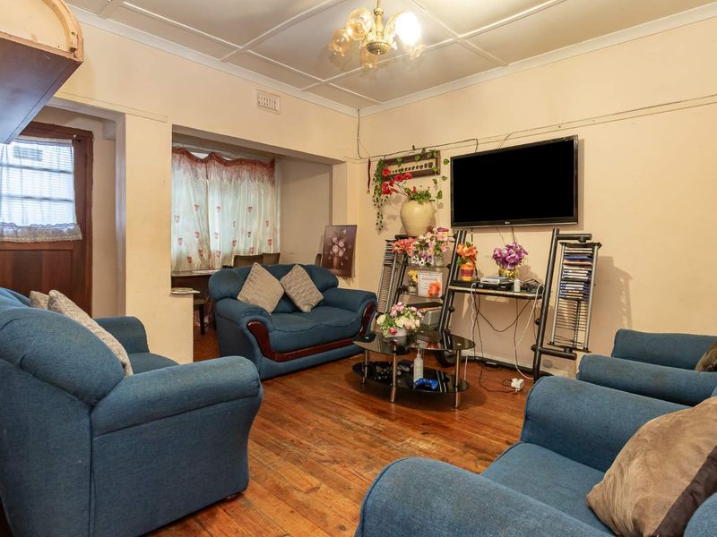 2 Bedroom House with Flatlet in Brooklyn -R1.25m - Photo 2