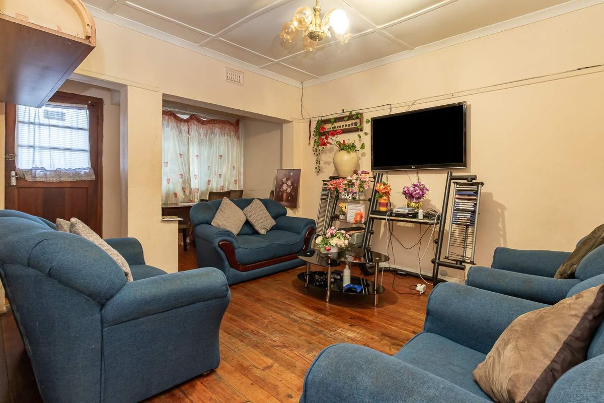 2 Bedroom House with Flatlet in Brooklyn -R1.25m - Photo 2