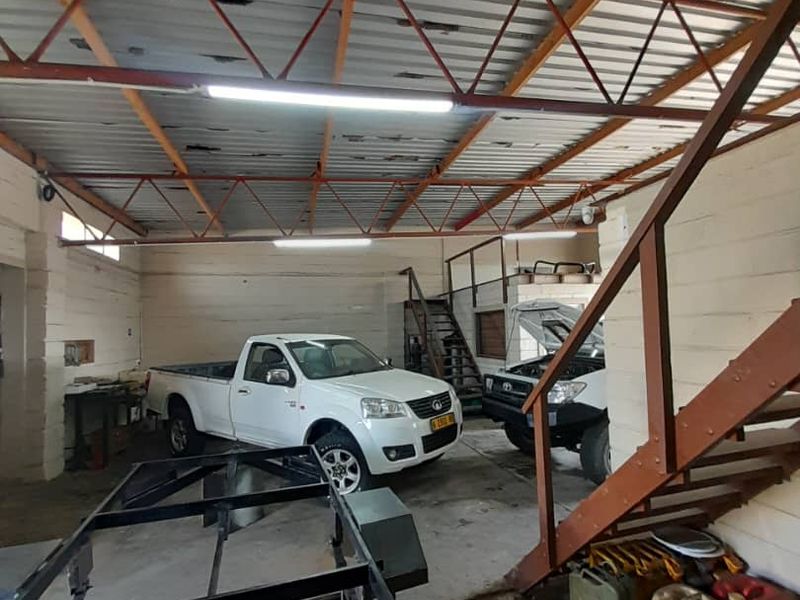 LIGHT INDUSTRIAL WORKSHOP - Photo 2