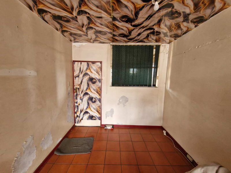 1.5 Bedroom apartment for sale in Weavind Park. - Photo 4