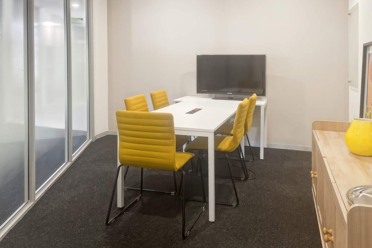 Find a professional address for your business in Regus Cradlestone Mall - Photo 5