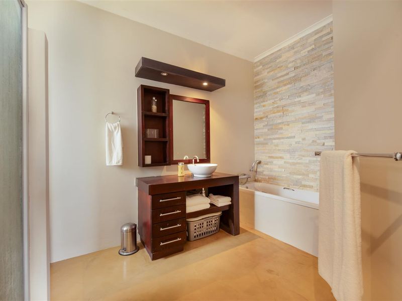 BEACHFRONT HOUSE - Photo 9