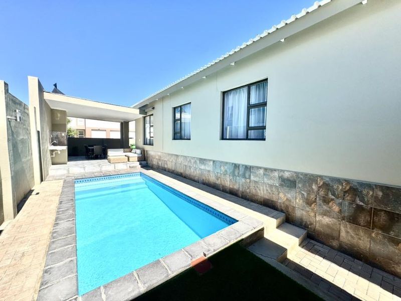 4 Bedroom House For Sale in Elisenheim - Photo 3
