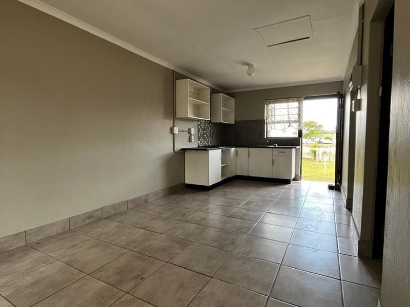 Immaculate 1 Bedroom in Sherwood - Photo 4
