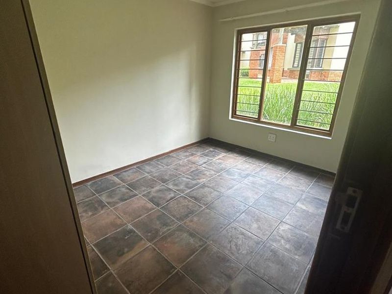 **Charming 2-Bedroom Apartment for Sale in 21 Zambezi Estates** - Photo 9