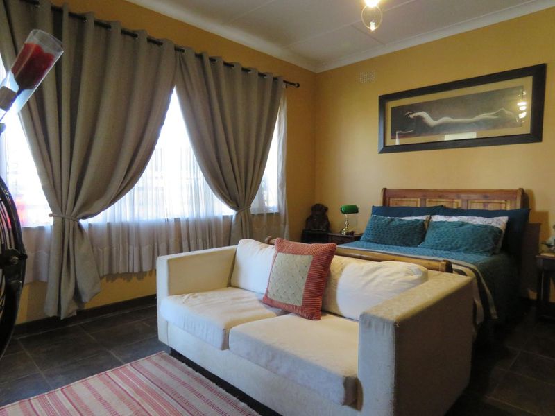 Spacious Florentia Family Living with Private Granny Flat - Photo 6
