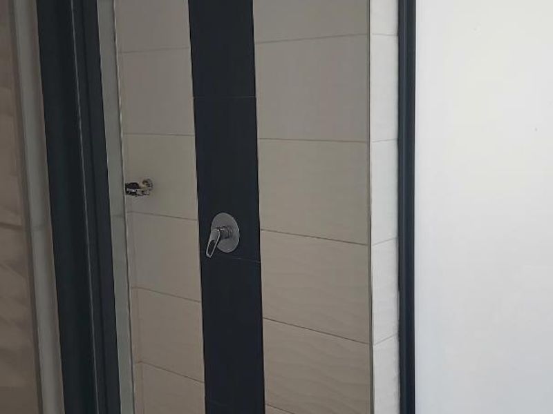 Mixed use Premises to let on Main Road Walmer. - Photo 9