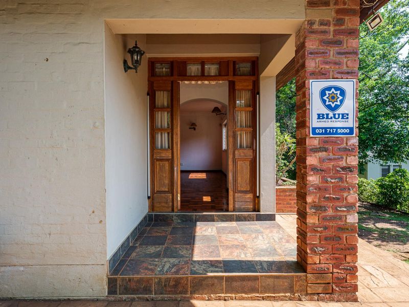 CHARACTER FILLED FAMILY HOME TUCKED AWAY IN A LUSH GARDEN - Photo 6