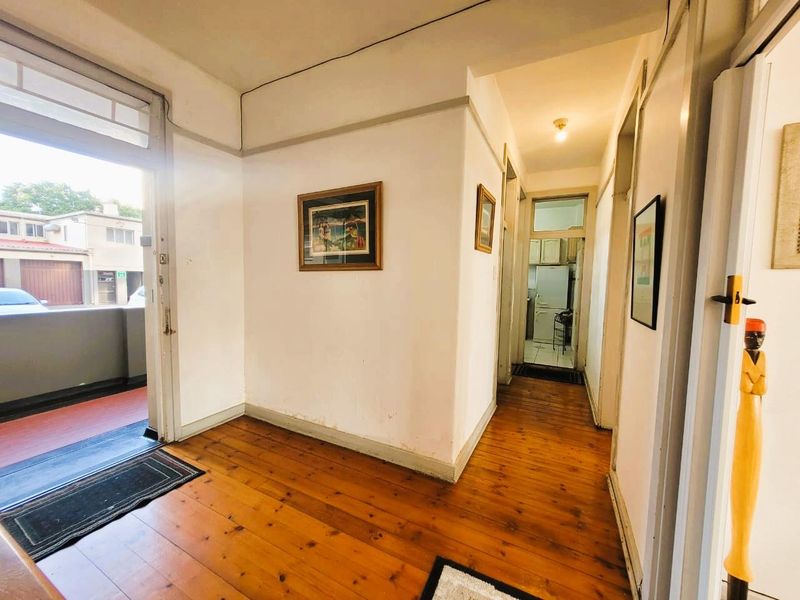 **Charming 1.5 Bedroom Apartment with Endless Potential in North Beach, Durban** - Photo 8