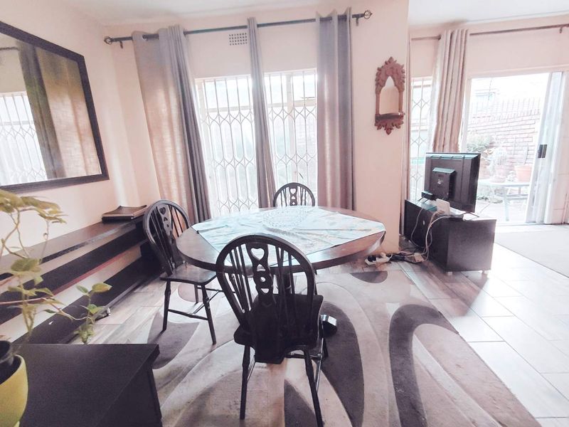 Entertain & Unwind: 2-Bedroom with a Private Garden - Photo 7