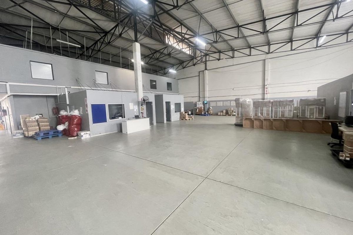 Hendra - Prime 1 004 sqm Industrial Unit – For Sale | Riverhorse Valley - Photo 2
