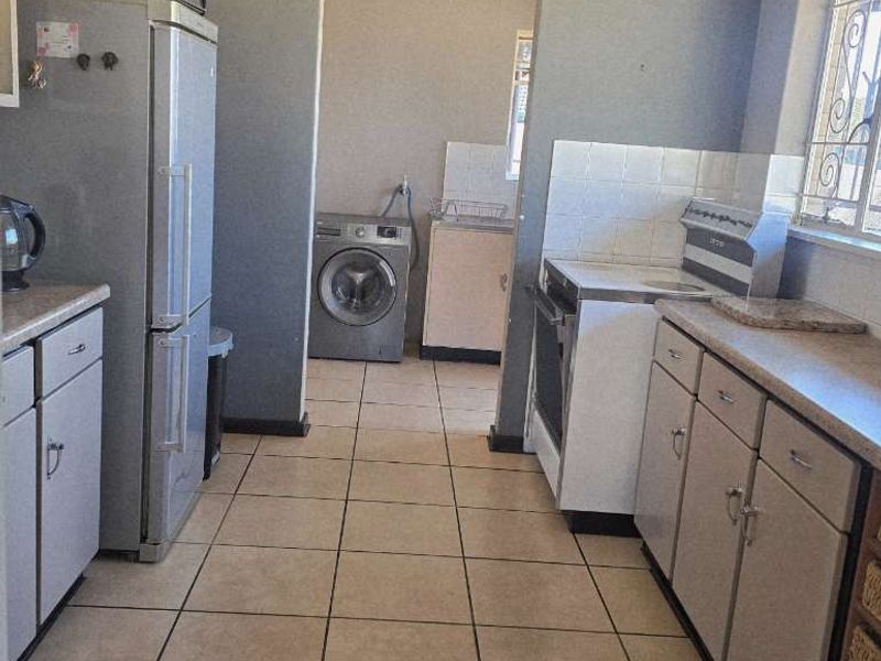 Beautiful family home and you can make her all yours! - Photo 6