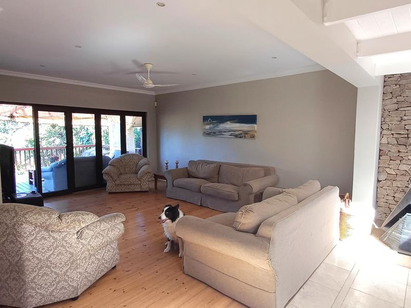 Tranqual family home with uninterupted views toward Nahoon Beach - Photo 8