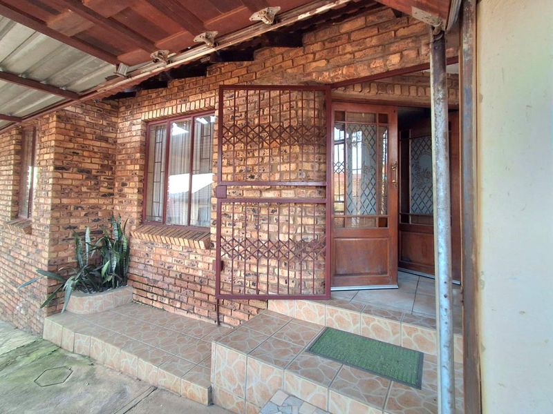 Two Bedrooms house for sale in Atteridgeville - Photo 4