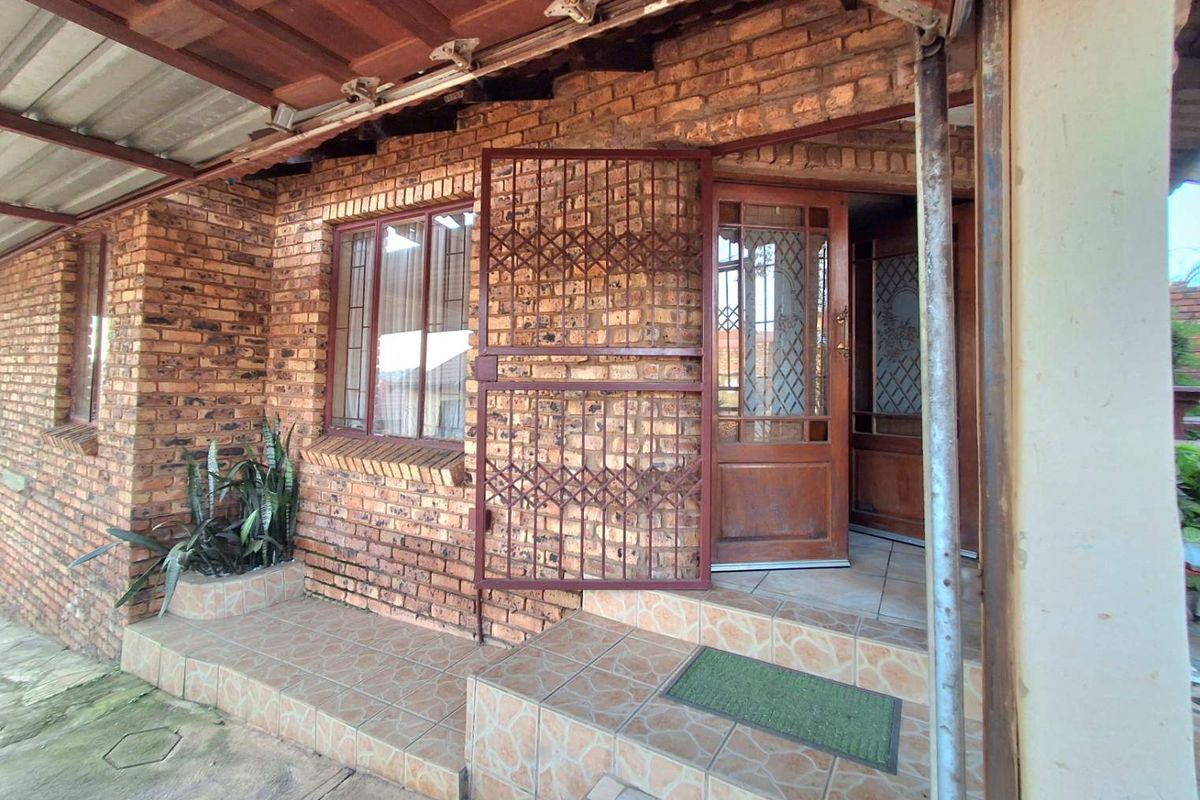 Two Bedrooms house for sale in Atteridgeville - Photo 4