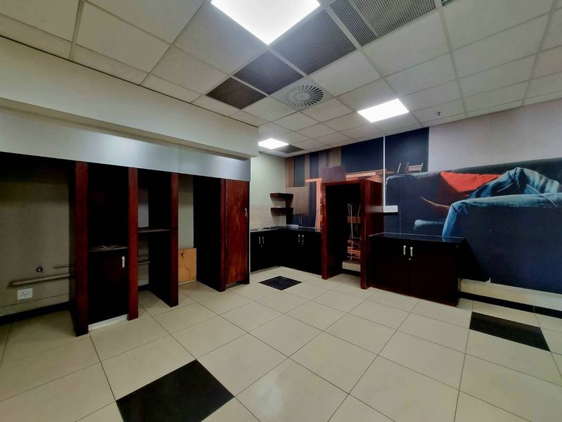 High-Spec 5,255m2 Industrial Property with Expansion Potential | 80% Tenanted - Photo 10