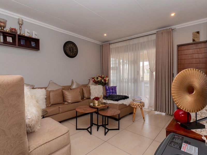 Modern, Move-In Ready 3 Bedroom Home in a Secure Estate in Pomona - Photo 9