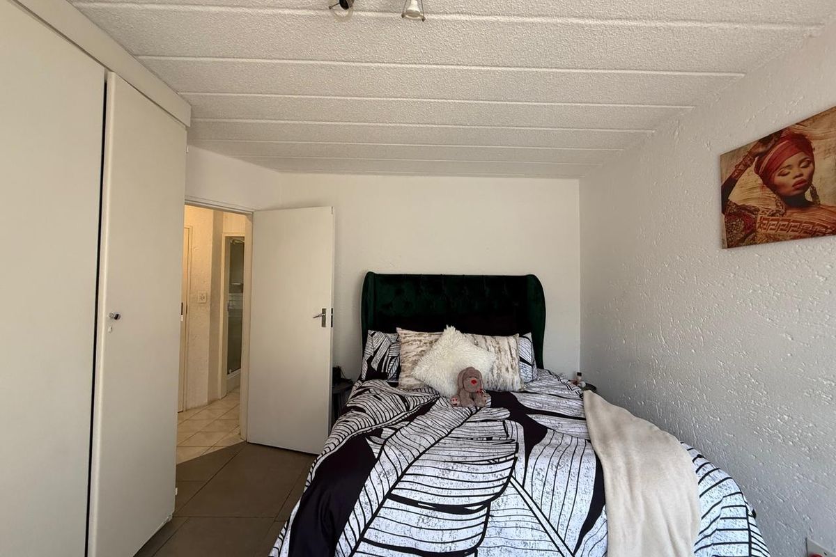 Charming 2-Bedroom Apartment in Sandown - Sole Mandate - Photo 5