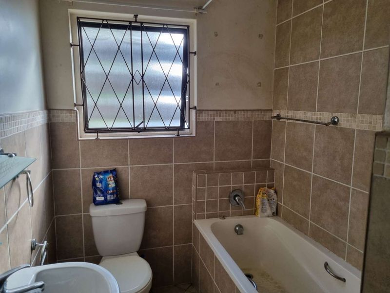 Delightful 2 Bedroom apartment in Kenwick Close  Investment opportunity. - Photo 9