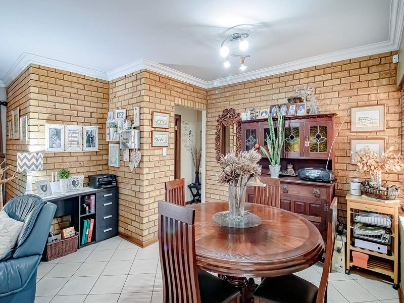 3 Bedroom 2 bathroom home - Photo 5