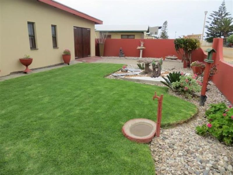 5 bedrooms House in Henties Bay - Photo 3